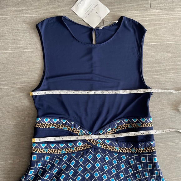 Diane Von Furstenberg Rosalie Mixed Media Silk Fit & Flare
Midi Dress Size 10 - Picture 14 of 16